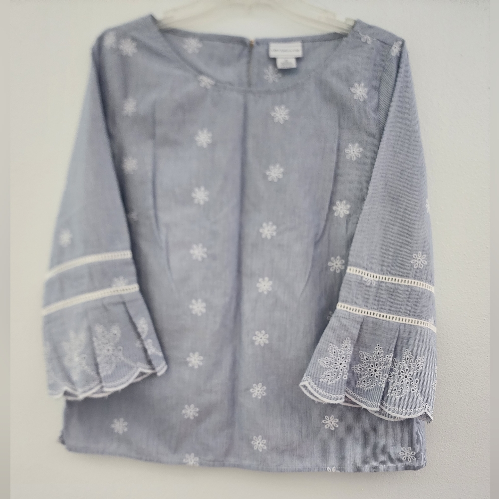 Liz Claiborne Blue And White Floral Embroidered Blouse